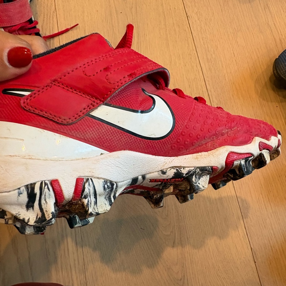 Nike Red, White and Black Troce Turf Cleats - Picture 5 of 6